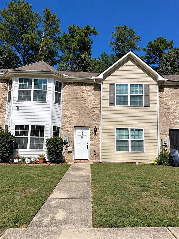 3 bed, 2.5 bath, 1384 sqft, $1,400 — Photo 1