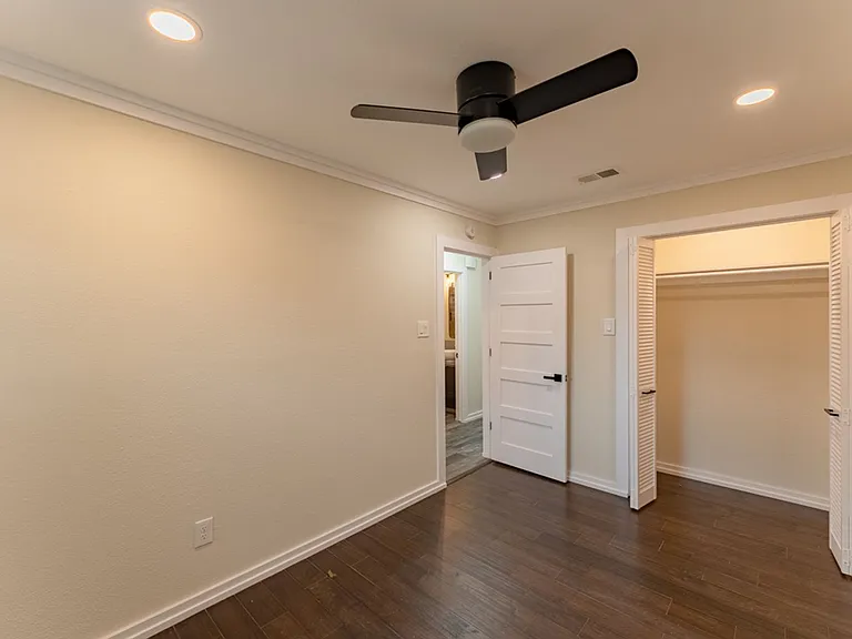 5702 Tracy Lynn Ln #B — Photo 13