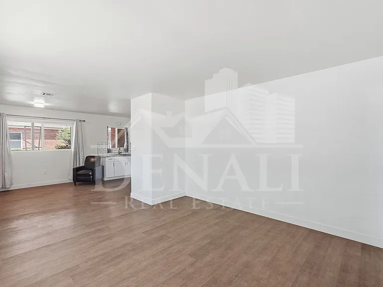 4026 E Alhambra Pl — Photo 6