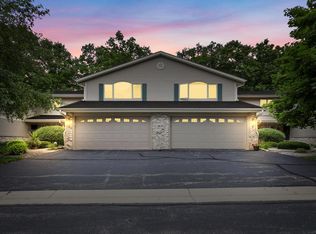 1035 Shadowood Cir UNIT 1, West Bend, WI 53095