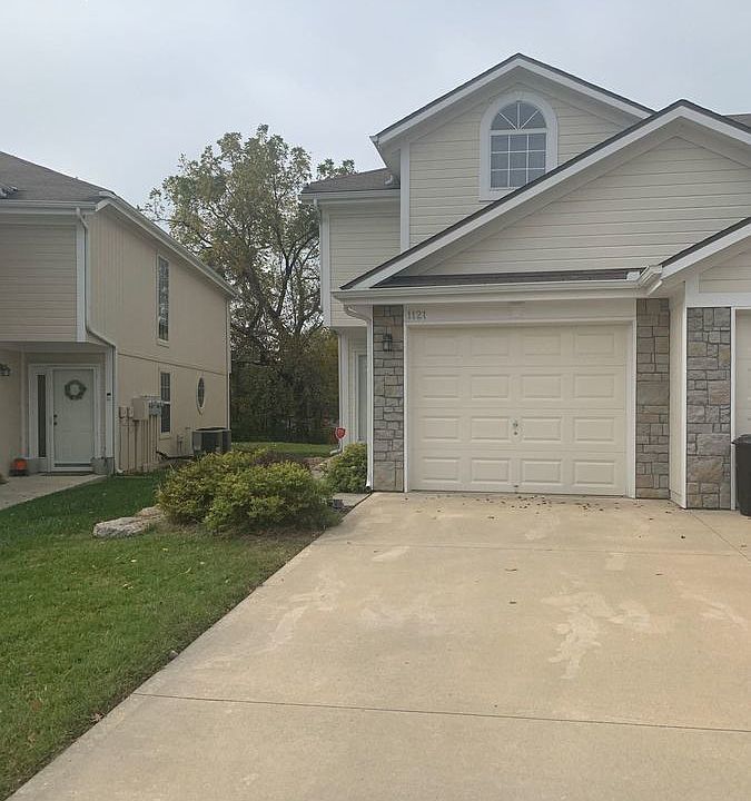 1st image of 1121 NW Downing Cir