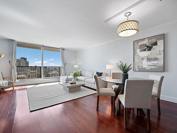 5th image of 5855 N Sheridan Rd APT 25G