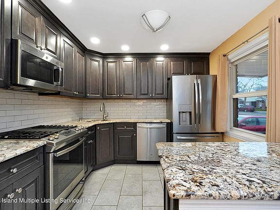 3rd image of 521 Leverett Ave