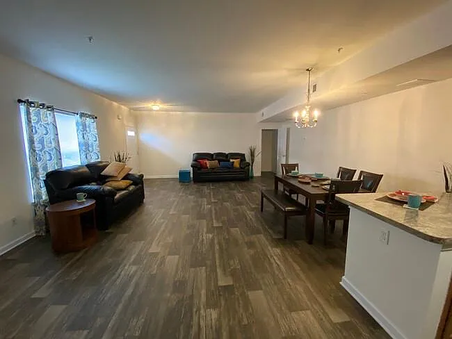 Sunnyside Apartments — Photo 3