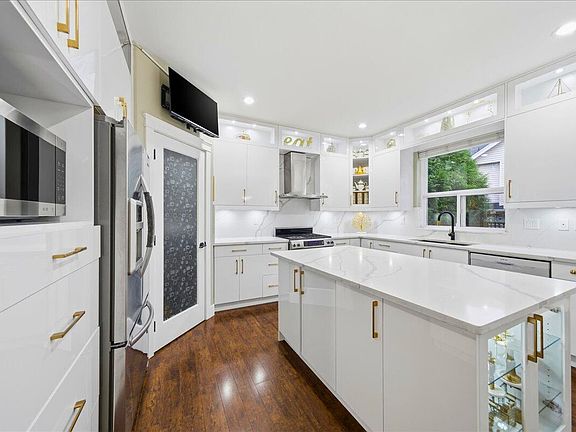 3rd image of 6060 145a St