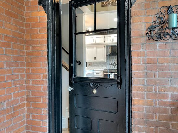 4th image of 2027 Victoria St
