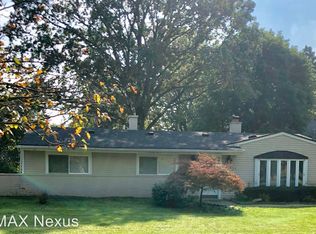 121 Highland Dr, Bloomfield Hills, MI