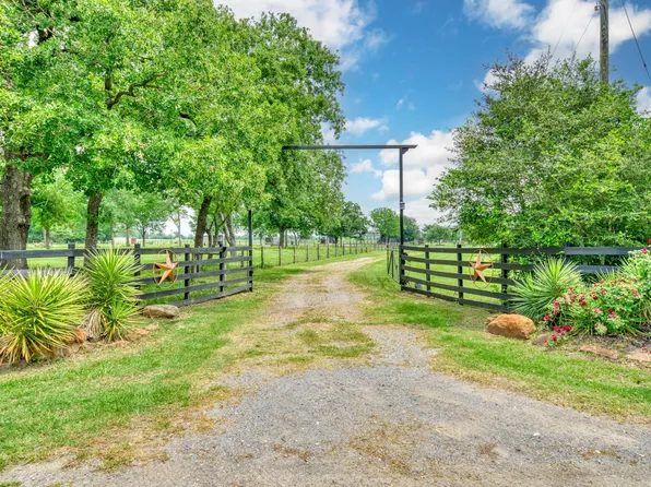 2266 Dutton Ln, Madisonville, TX 77864