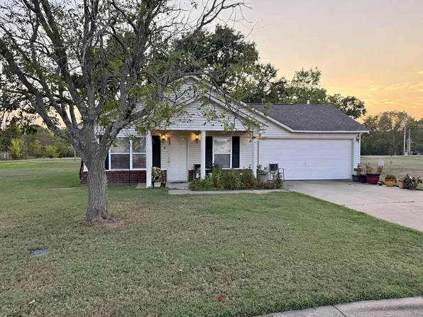 4 Persimmon Ct, Clarksville, AR 72830