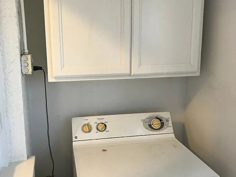 1338 N Euclid Ave — Photo 16