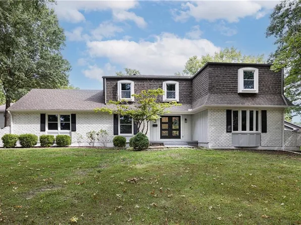 10425 Mohawk Ln, Leawood, KS 66206