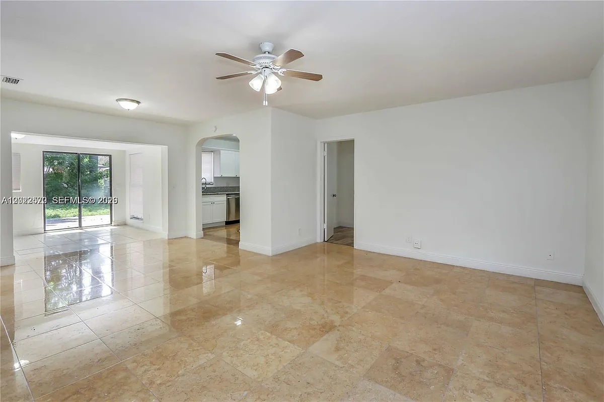 Building Photo - 200 SW 64th Way