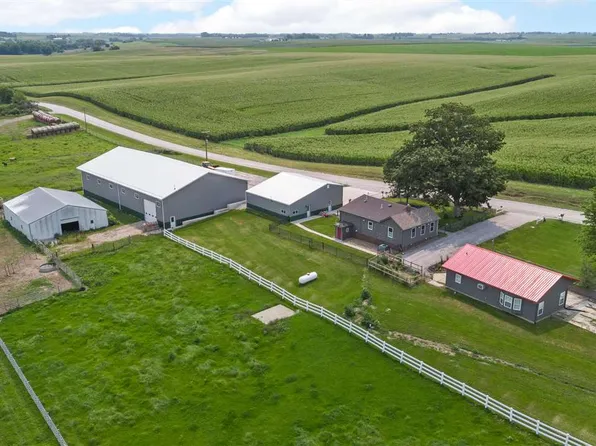 5424 400th St SE, Iowa City, IA 52240