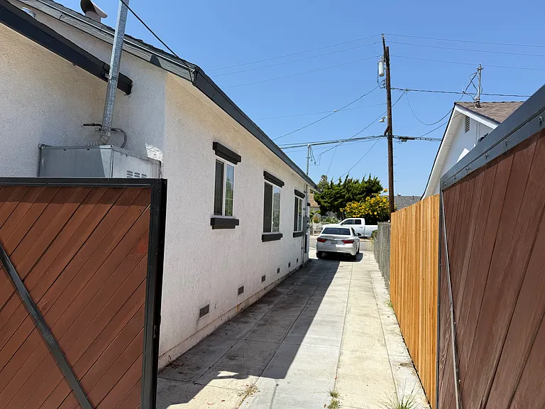 10692 Frances Ave — Photo 4