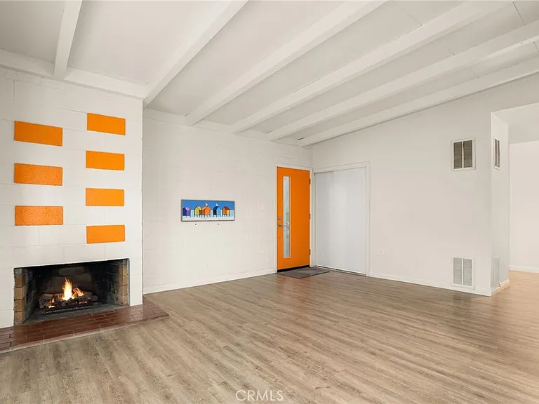 1335 Campus Ave — Photo 11