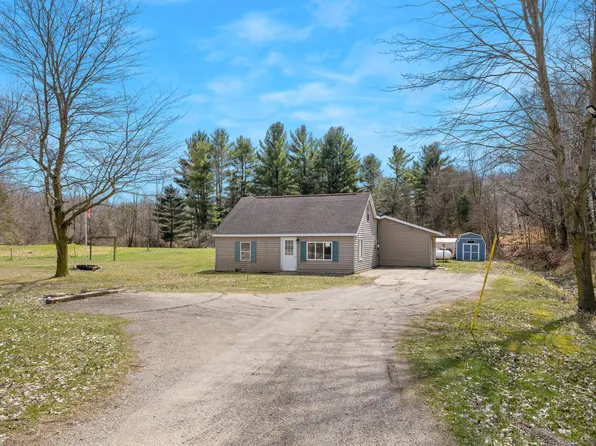 4815 Cline Rd, Fruitport, MI 49415