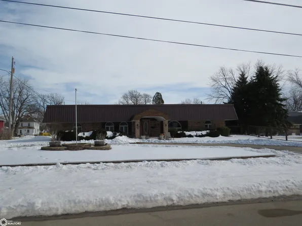 404 5th St SW, Hampton, IA 50441