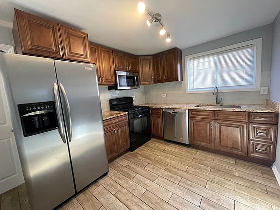 2nd image of 3724 Ruby St