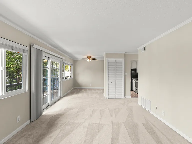 Sycamore Green Apartments — Photo 40