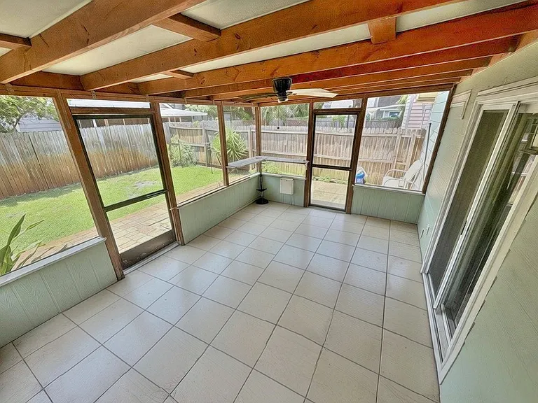 Cove Landing Dr — Photo 9