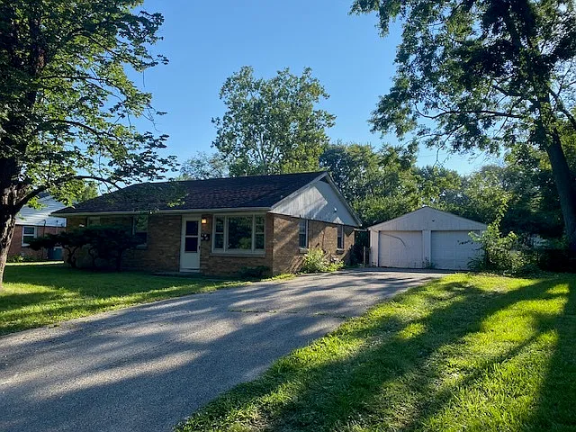 1316 Williamsburg Dr photo 1