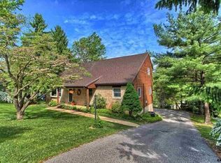 383 Holyoke Dr, York, PA 17402
