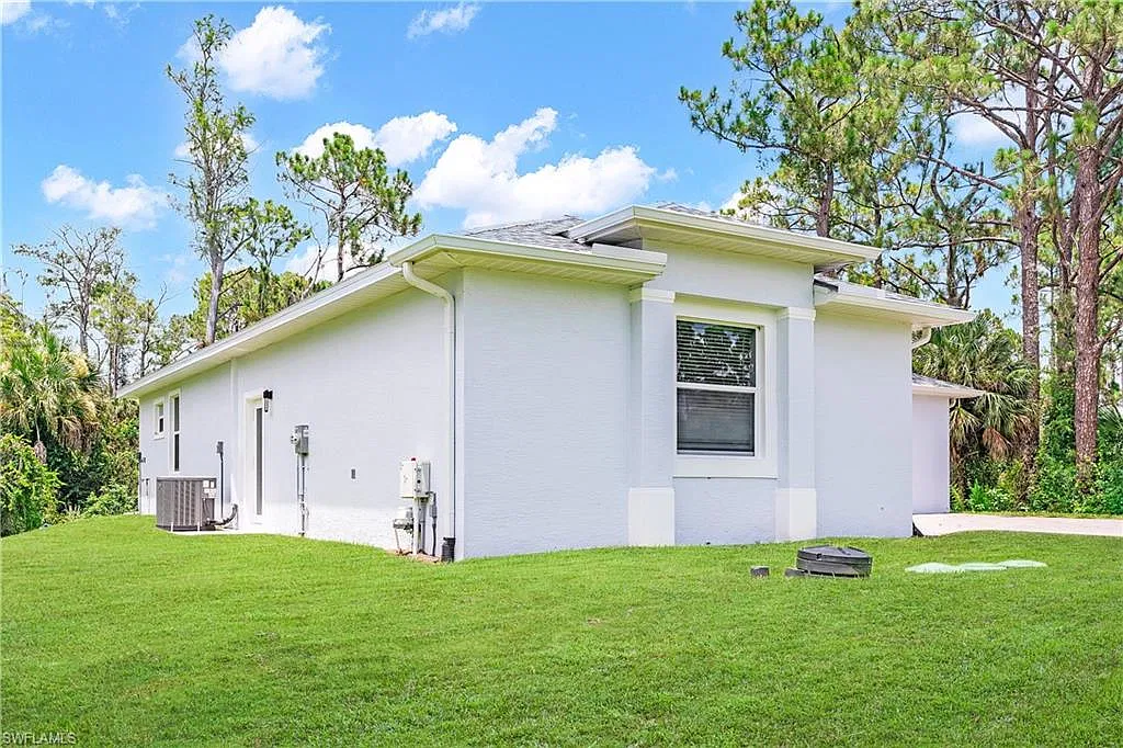 3 bed, 2.0 bath, 1732 sqft, $2,300 — Photo 3