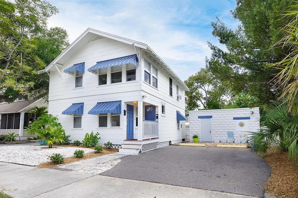 2 bed, 1.0 bath, 1308 sqft, $2,350 — Photo 2