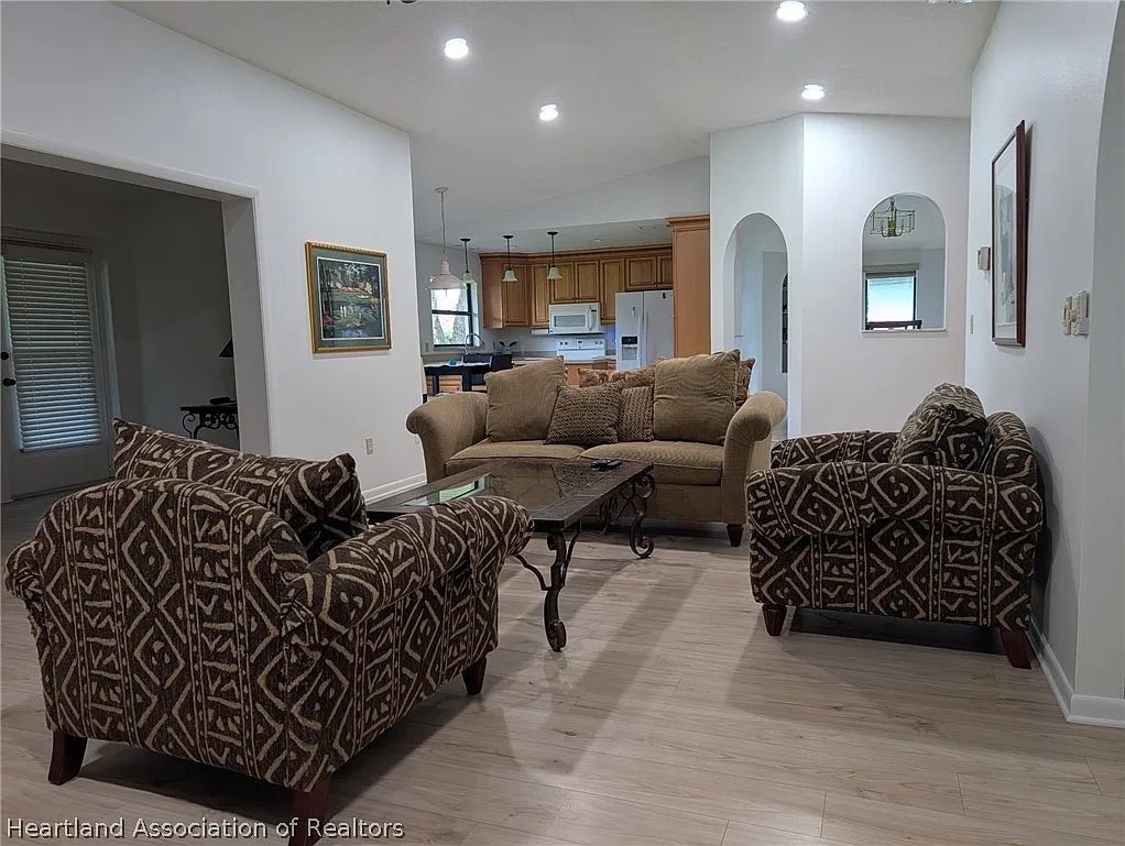 2 bed, 2.0 bath, 1645 sqft, $2,800 — Photo 4