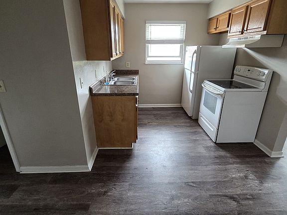4th image of 897 W Market St Unit D