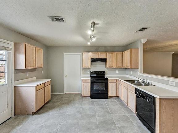 2nd image of 5428 Camarillo Dr