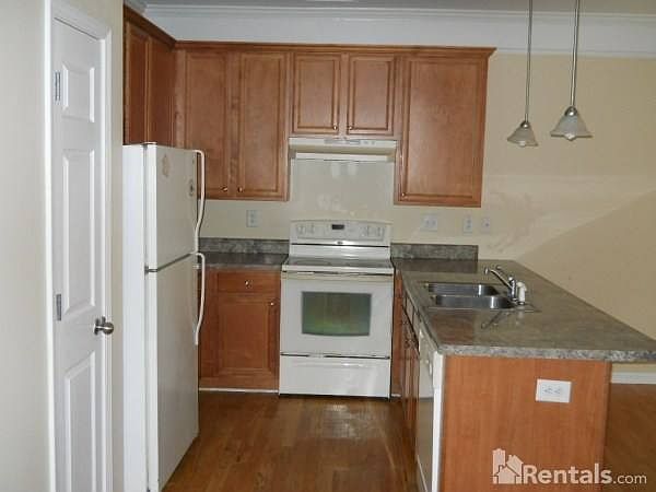 2nd image of 5020 Lower Elm St