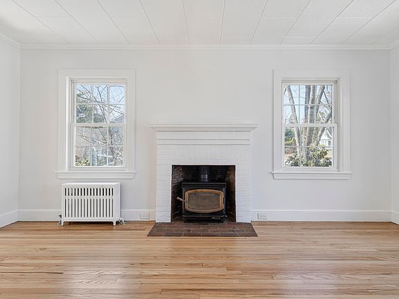 3rd image of 60 Oakhurst Road
