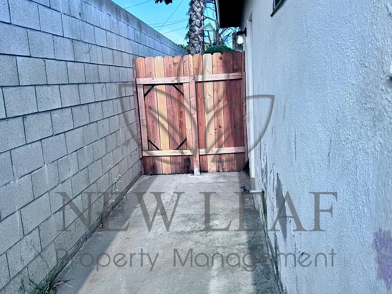 10954 Pipeline Ave #B — Photo 15