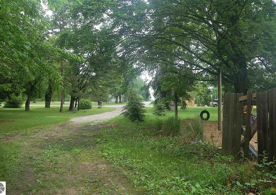 2nd image of 2841 Us Highway 31 N