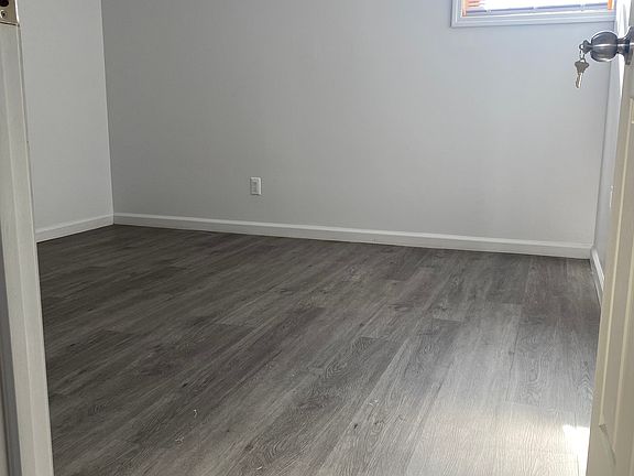 4th image of 69 Hickory Ave Floor 1