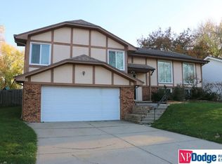 3705 Lynnwood Dr, Bellevue, NE 68123