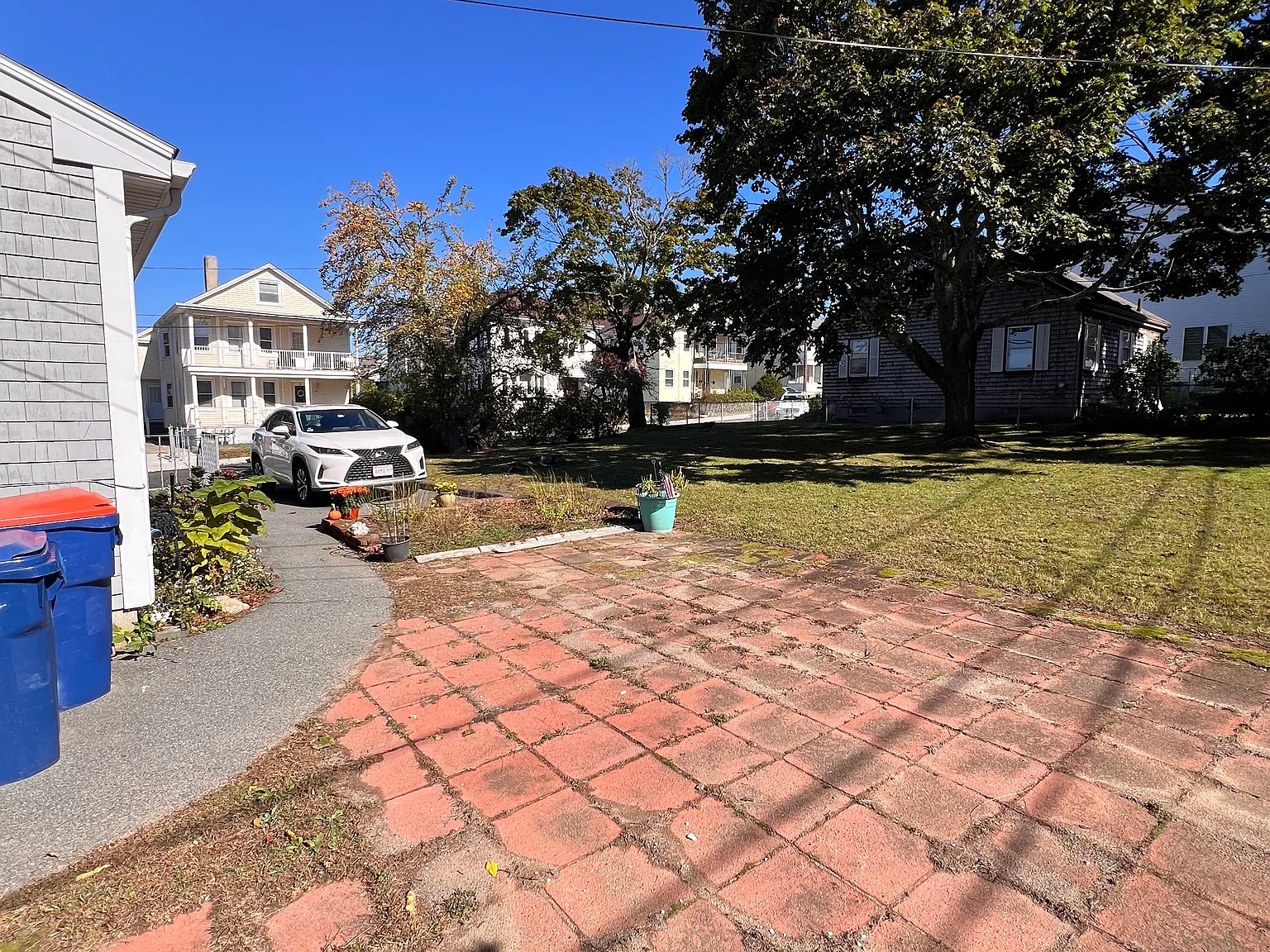 3 bed, 1008 sqft, $2,400 — Photo 4