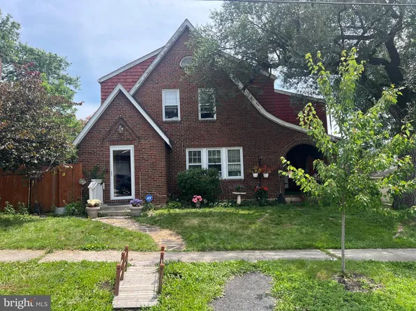 902 Hill Top Dr, Cumberland, MD 21502