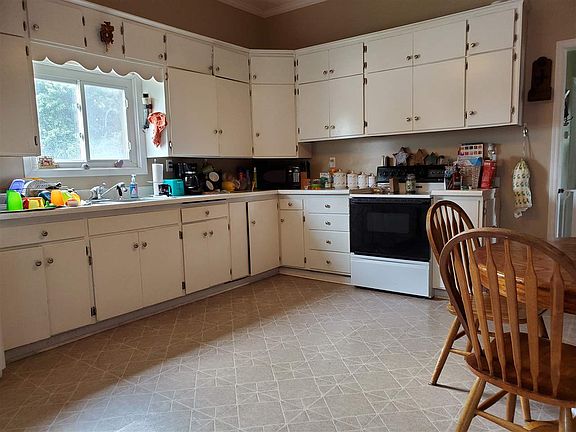 2nd image of 315 Pine St