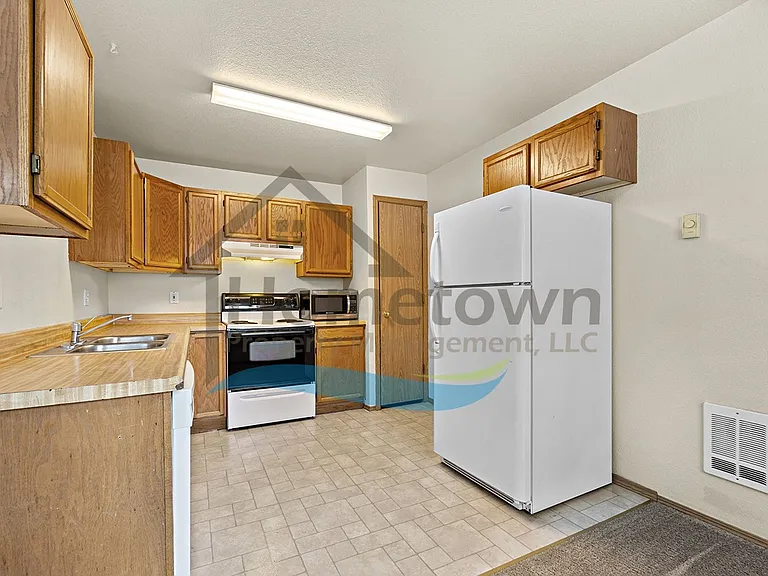 703 N Compton St — Photo 15