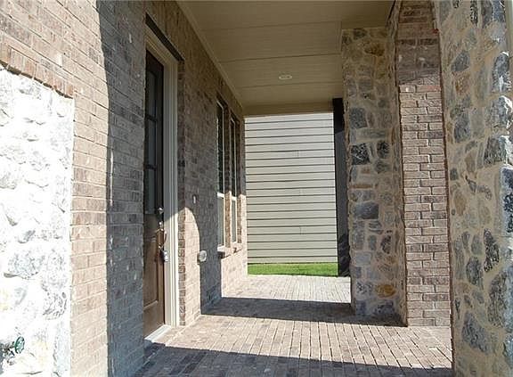 2nd image of 1039 Zachary Way