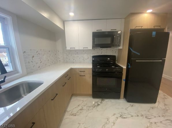 323 Rutherford Ave #3
