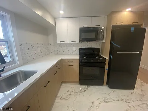 323 Rutherford Ave Photo 1