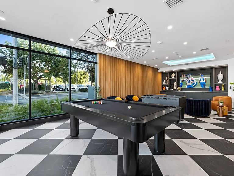 MODERNO Axis Luxury Living — Photo 10