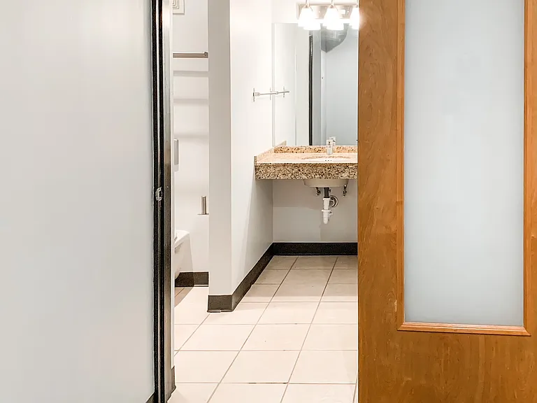 The Metropolitan Lofts — Photo 8