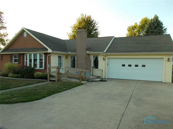 24432 3rd St, Grand Rapids, OH 43522