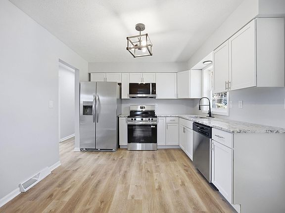 4th image of 808 Farra Ct