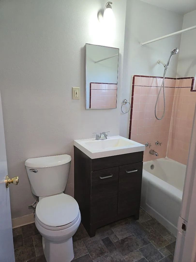 518 Carpenter St — Photo 2