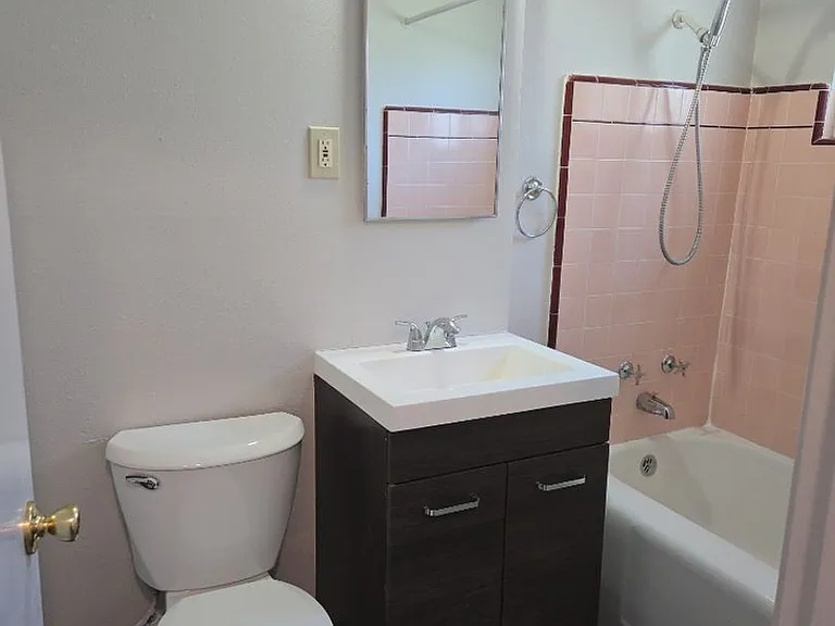 518 Carpenter St — Photo 2